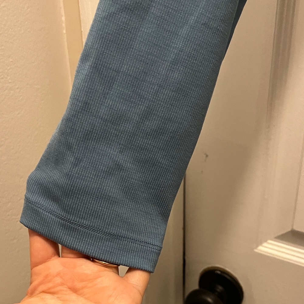 Vuori Blue Women's crop half zip size XL - Picture 6 of 10